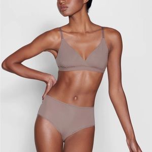 NEW Skims FITS EVERYBODY FULL BRIEF 2X